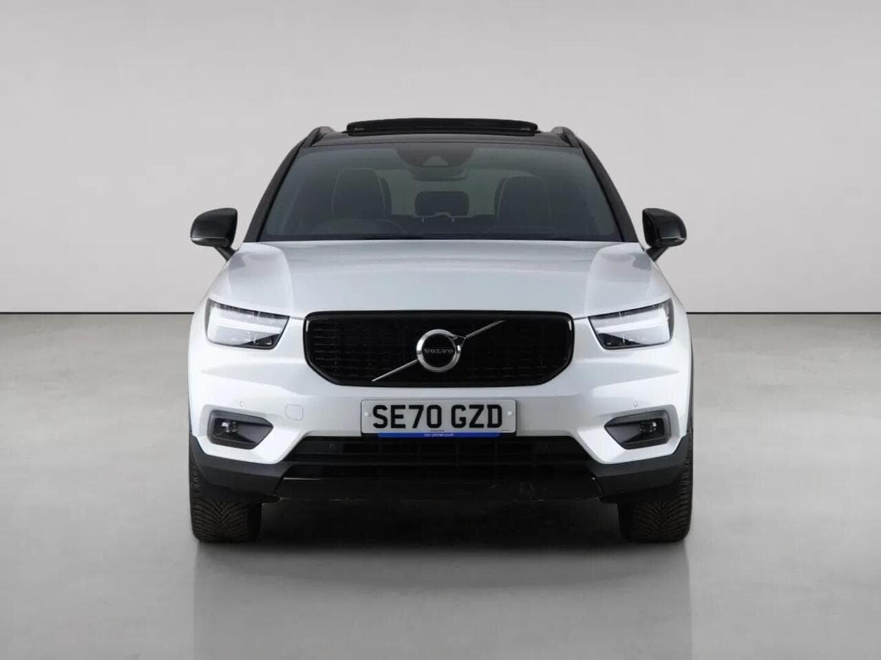 Volvo XC40 thumbnail Front