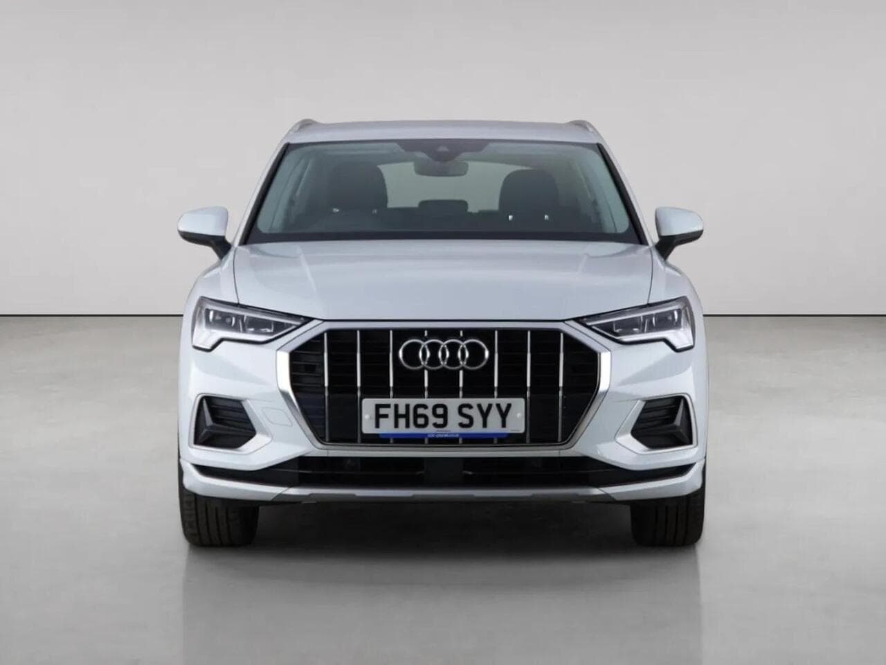 Audi Q3 thumbnail Front