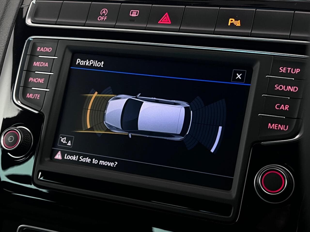 Volkswagen Polo thumbnail Infotainment System