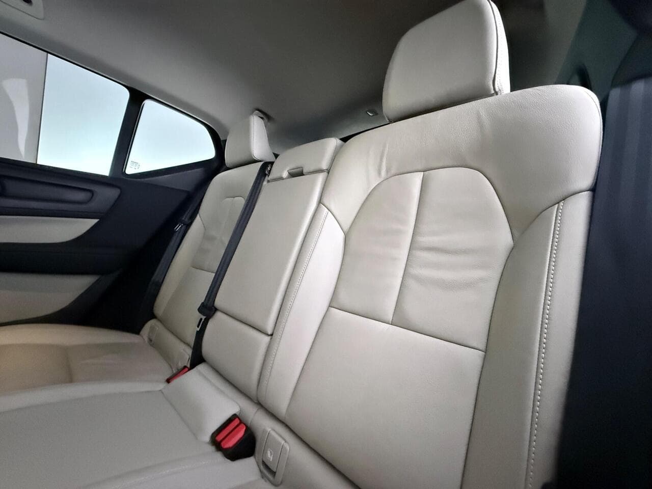 Volvo XC40 thumbnail Seats Rear