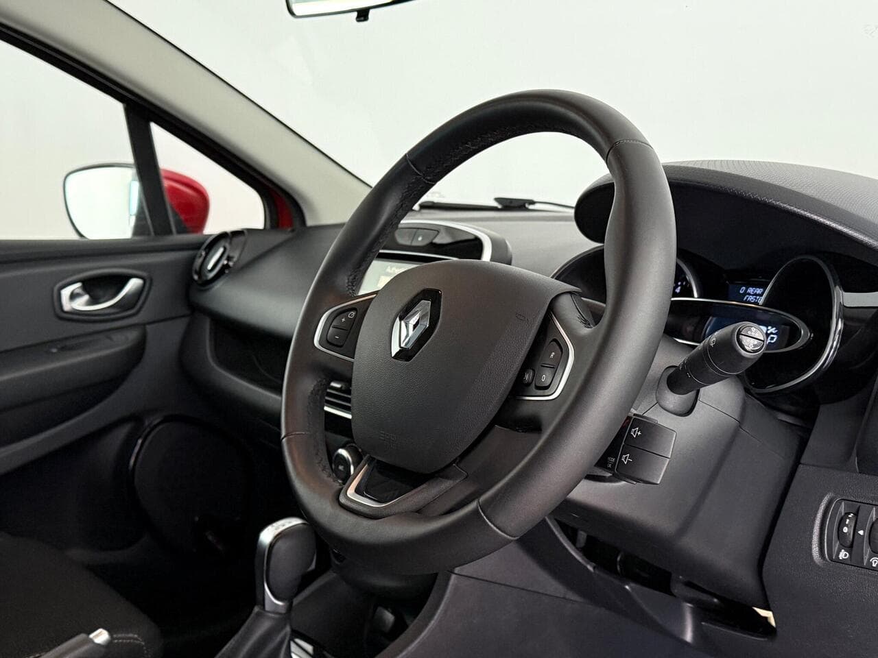 Renault Clio thumbnail Interior Front