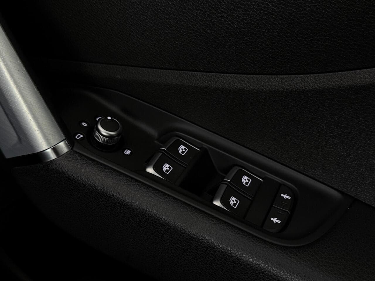 Audi Q2 thumbnail Misc Controls