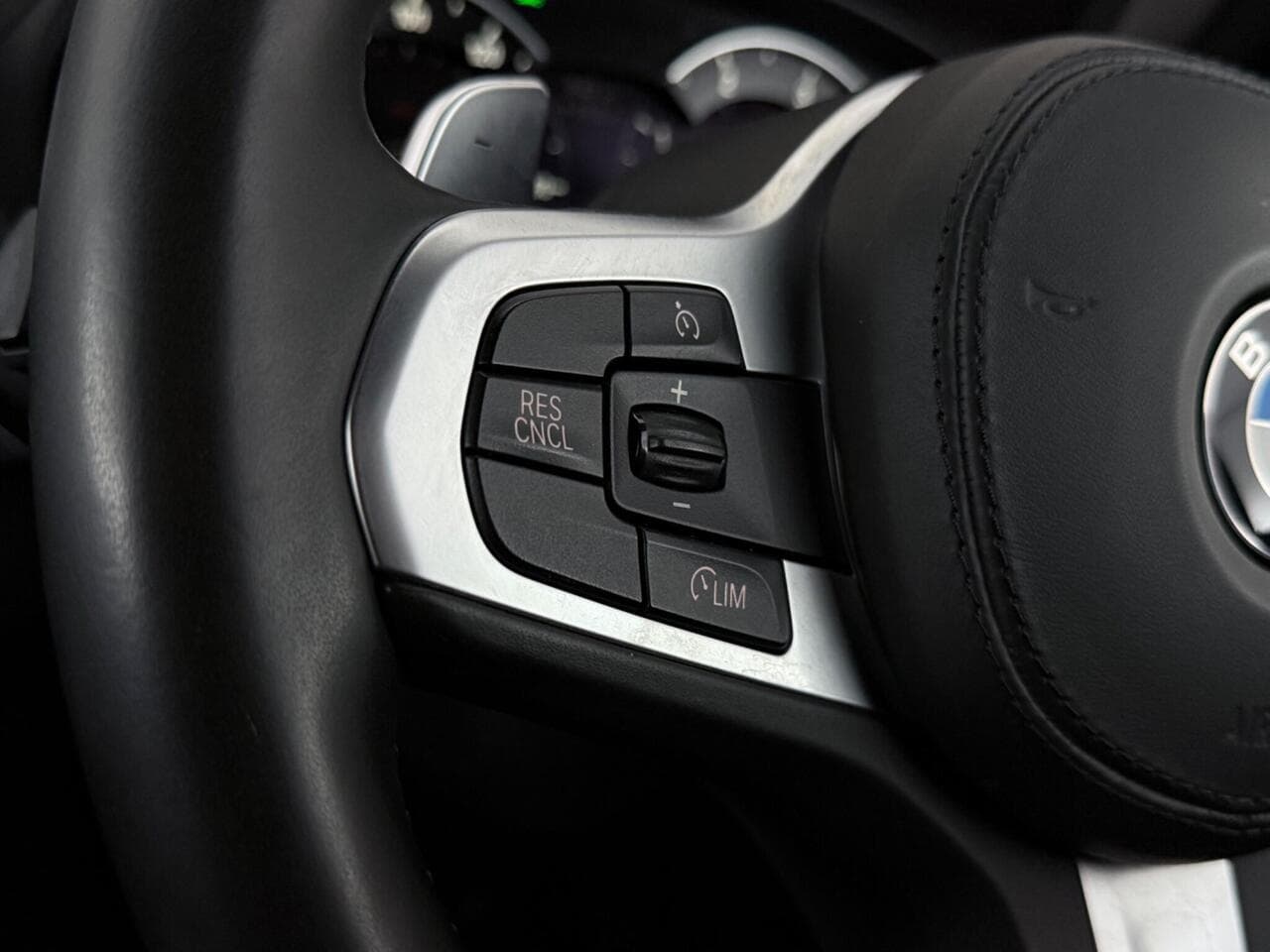 BMW X3 thumbnail Steering Wheel