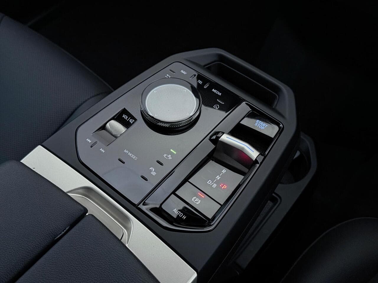 BMW iX thumbnail Interior Front