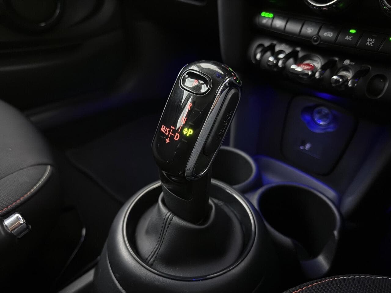 MINI Hatch thumbnail Interior Front