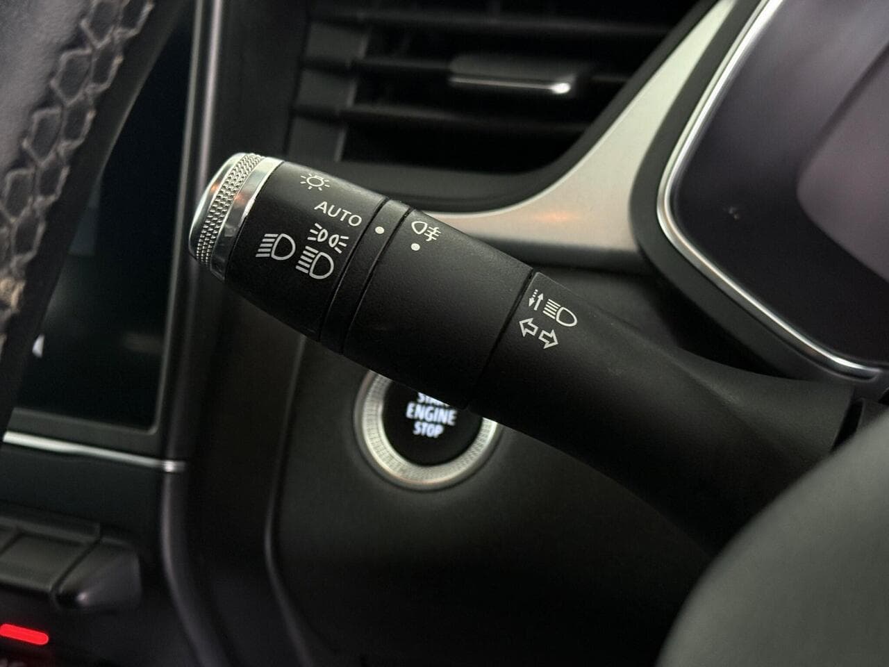 Renault Captur thumbnail Misc Controls