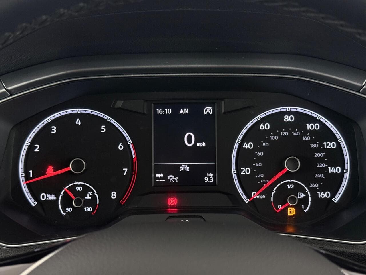 Volkswagen T-Roc thumbnail Driver Instruments