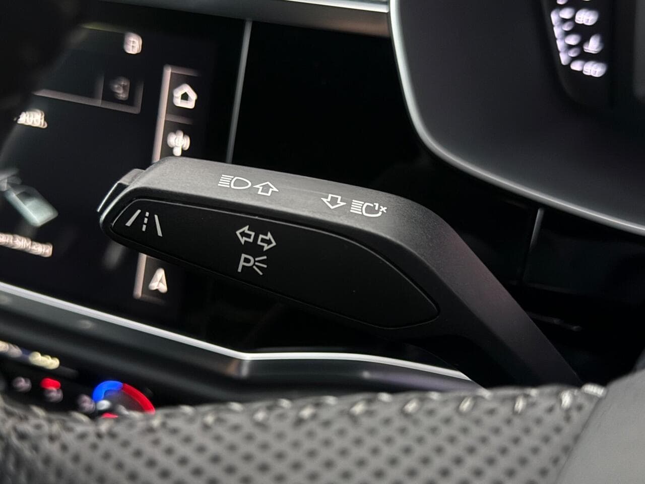 Audi Q3 thumbnail Misc Controls