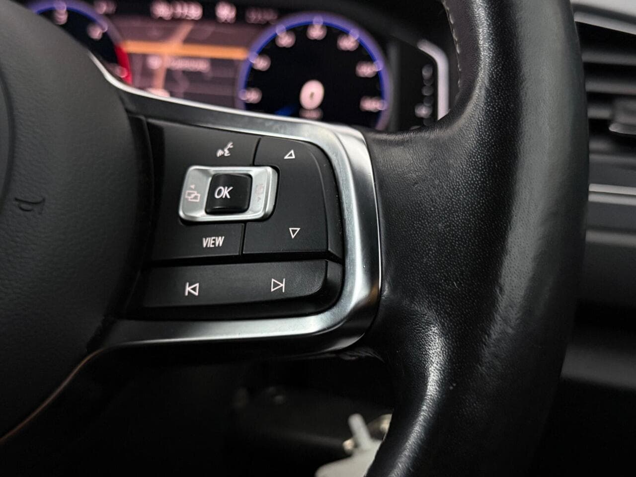 Volkswagen T-Roc thumbnail Misc Controls