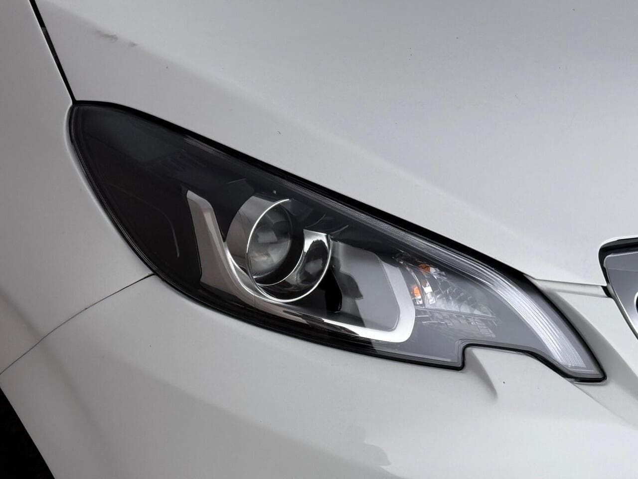 Peugeot 108 thumbnail Lights Front