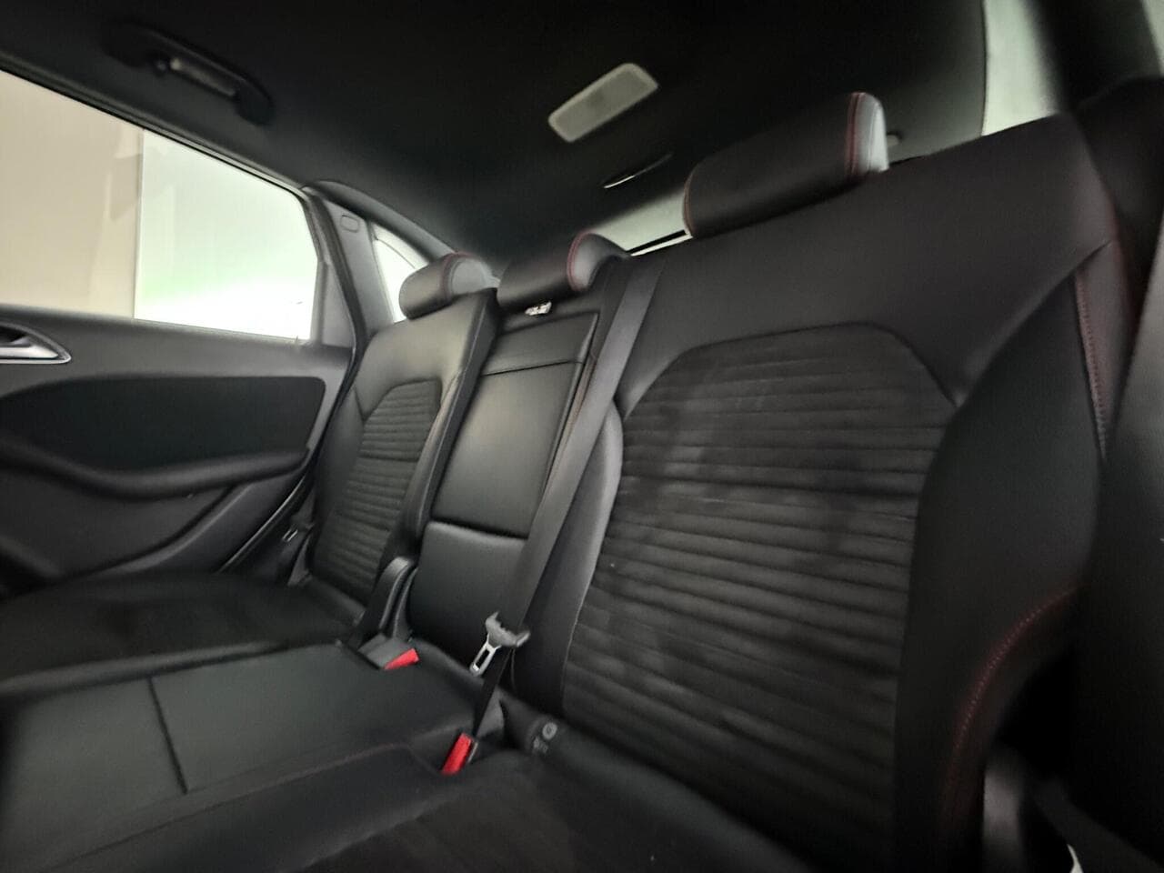 Mercedes-Benz B Class thumbnail Seats Rear