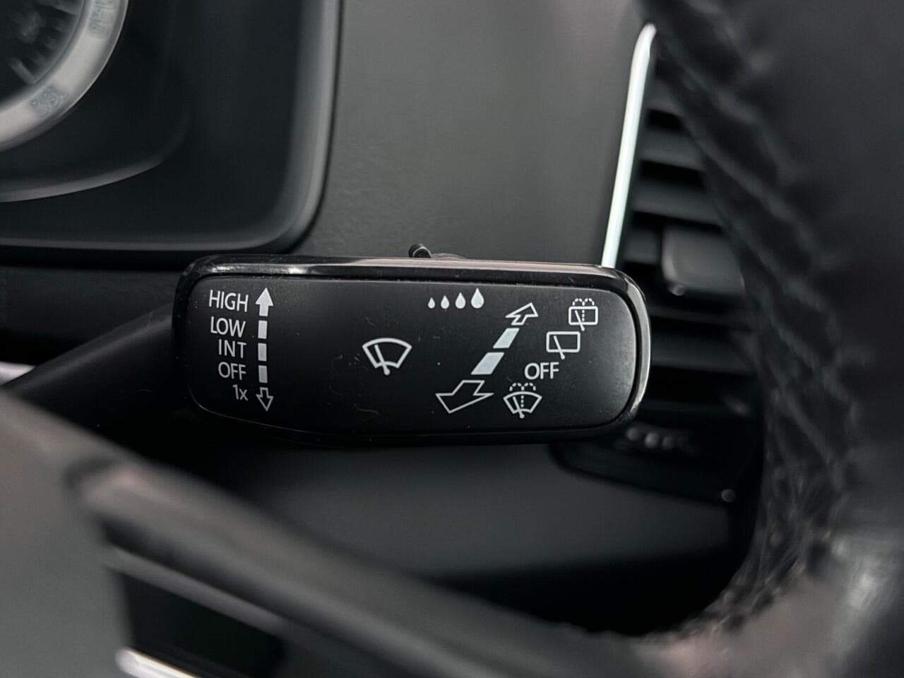 Skoda Karoq thumbnail Misc Controls