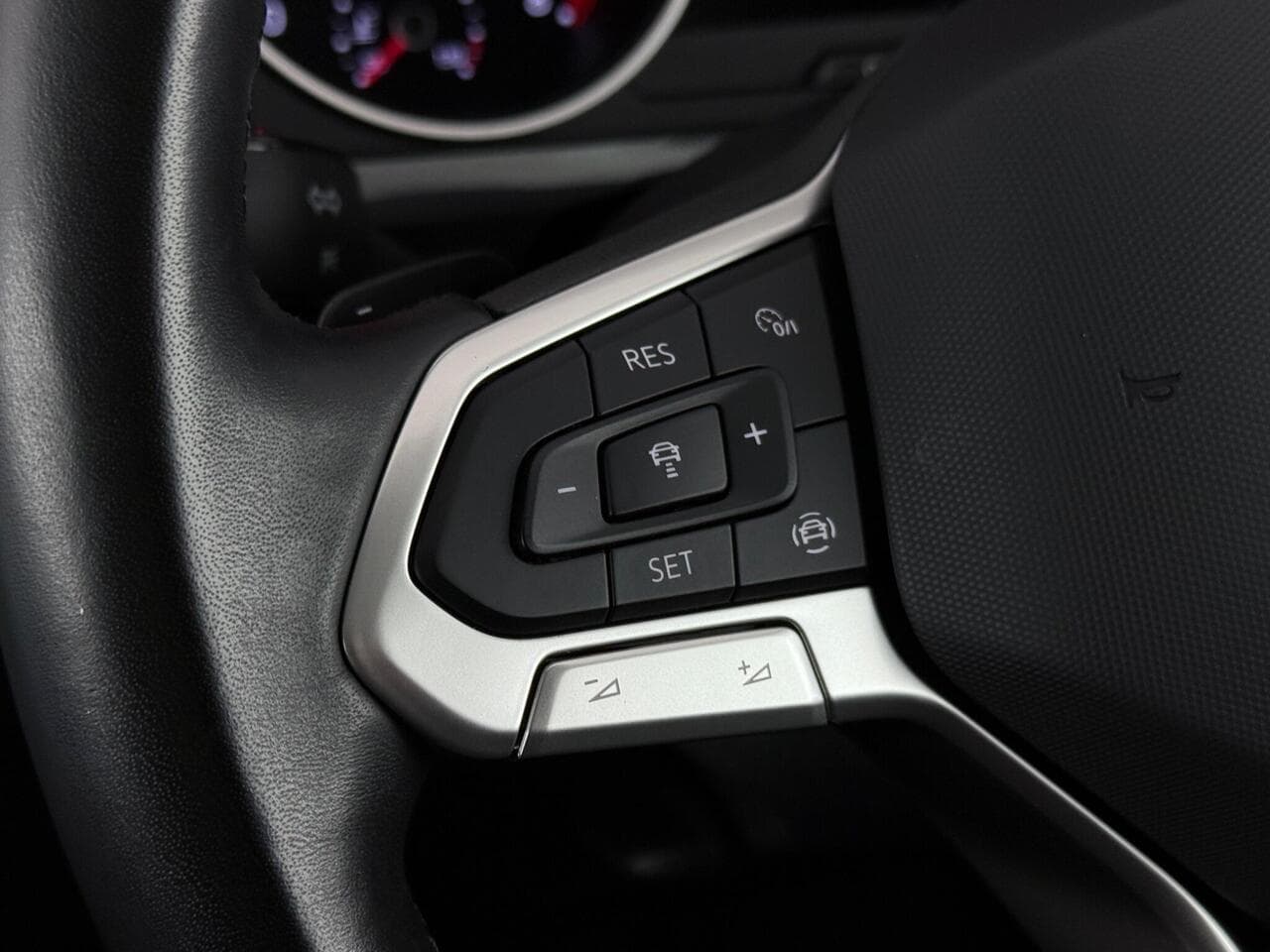 Volkswagen Tiguan thumbnail Misc Controls