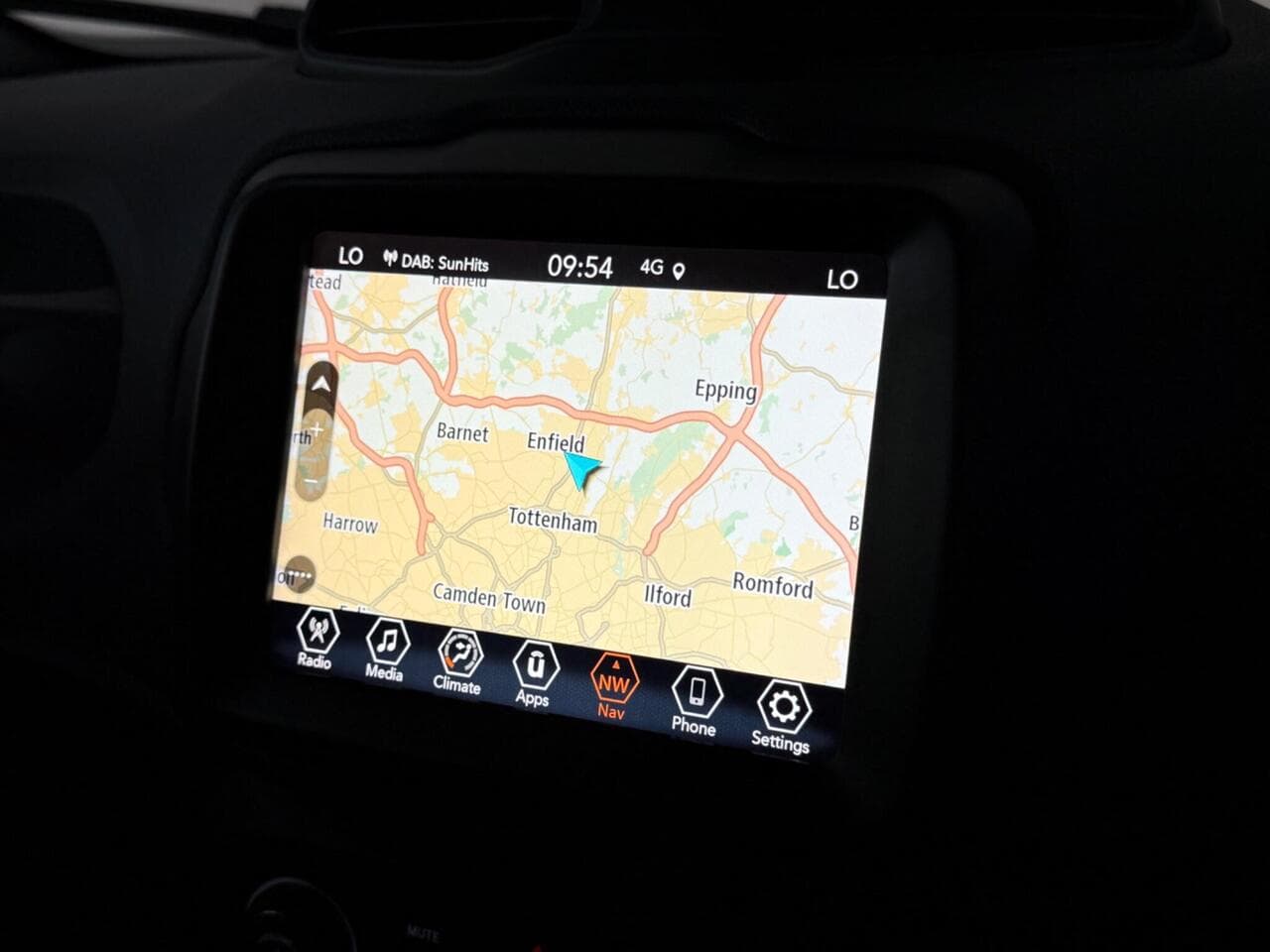 Jeep Renegade thumbnail Infotainment System