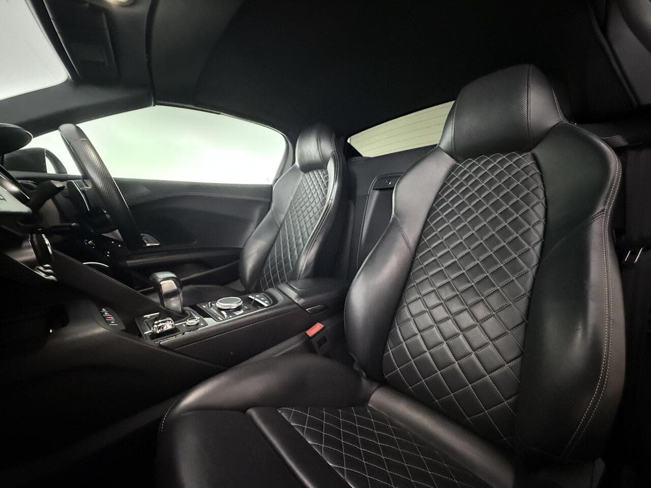 Audi R8 thumbnail Seat Driver