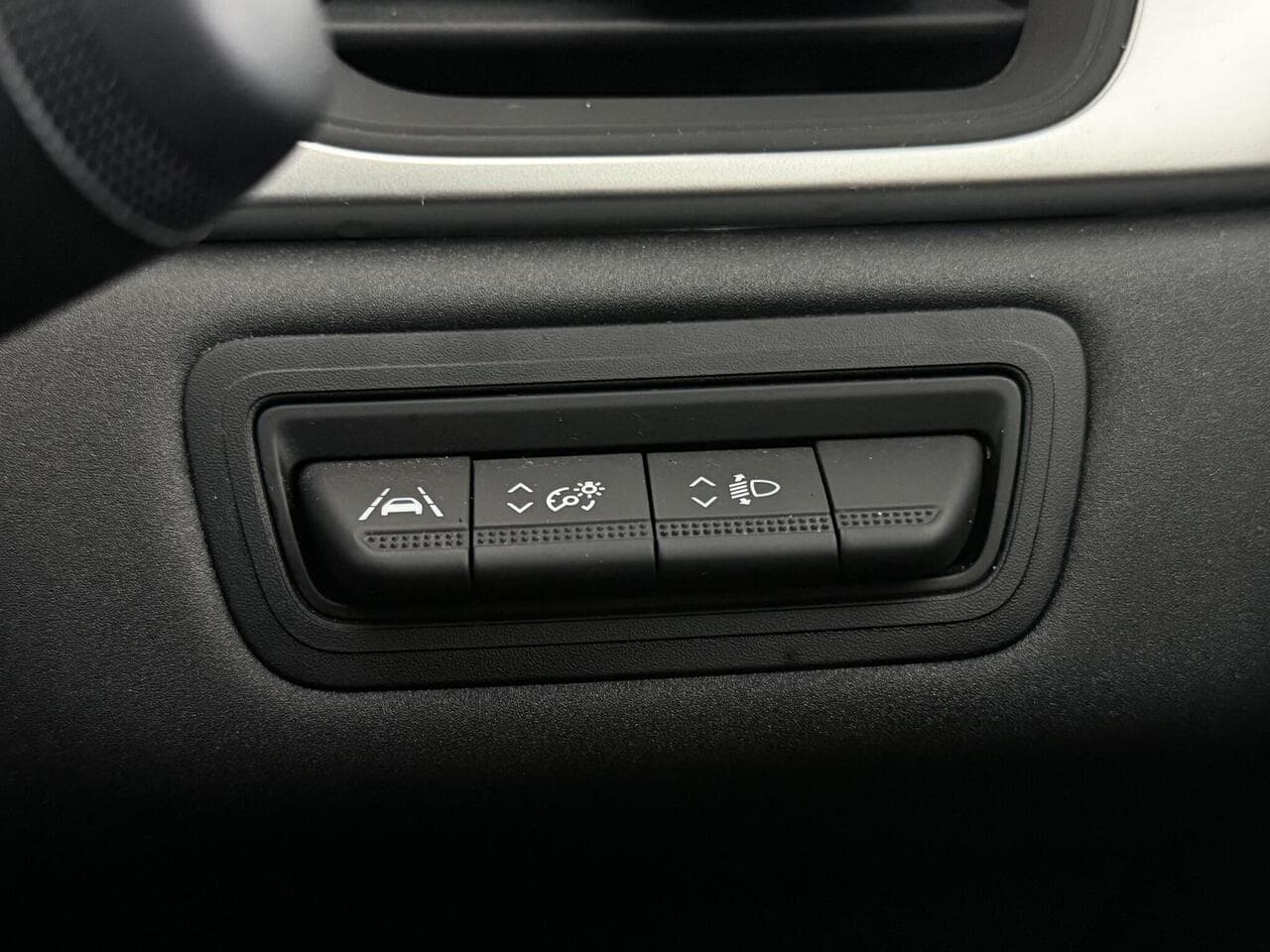 Renault Captur thumbnail Misc Controls