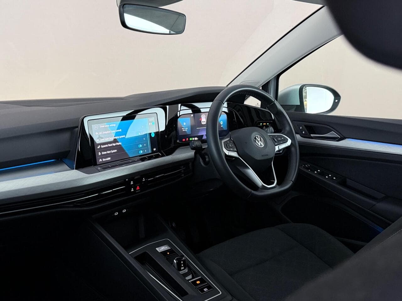 Volkswagen Golf thumbnail Interior Front