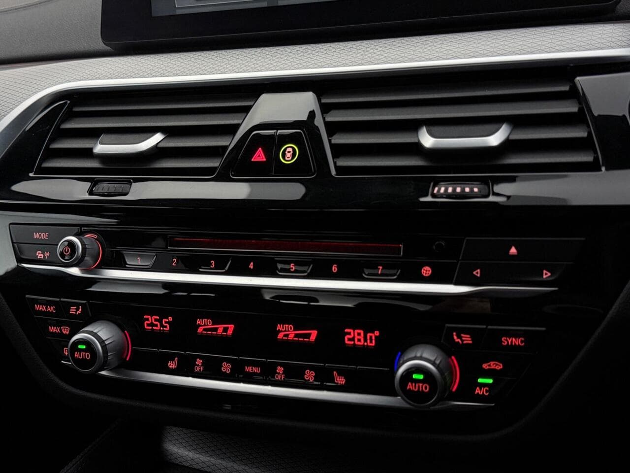 BMW 5 Series thumbnail Infotainment System