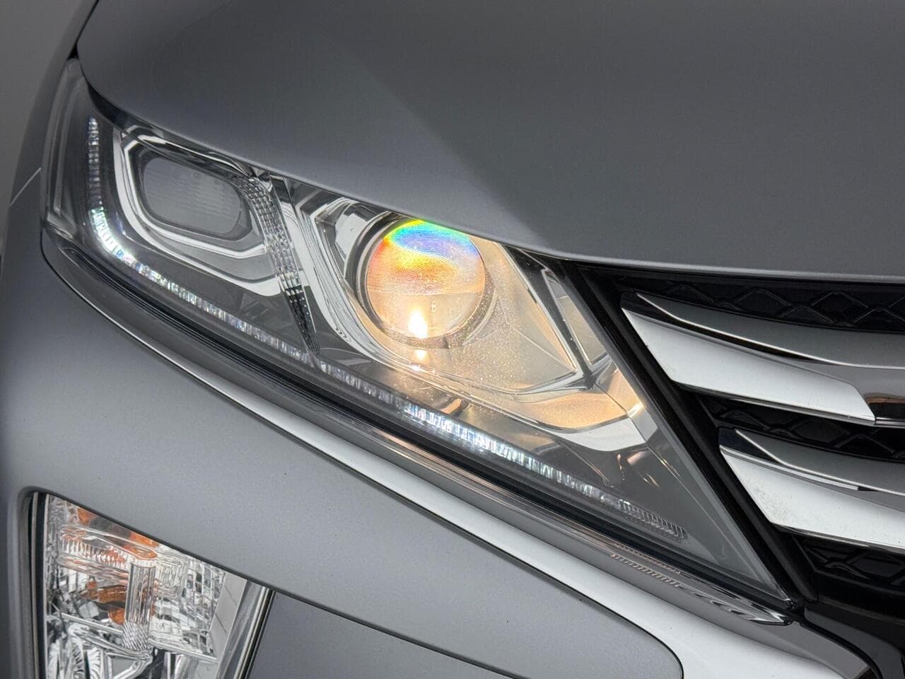 Mitsubishi Eclipse Cross thumbnail Lights Front