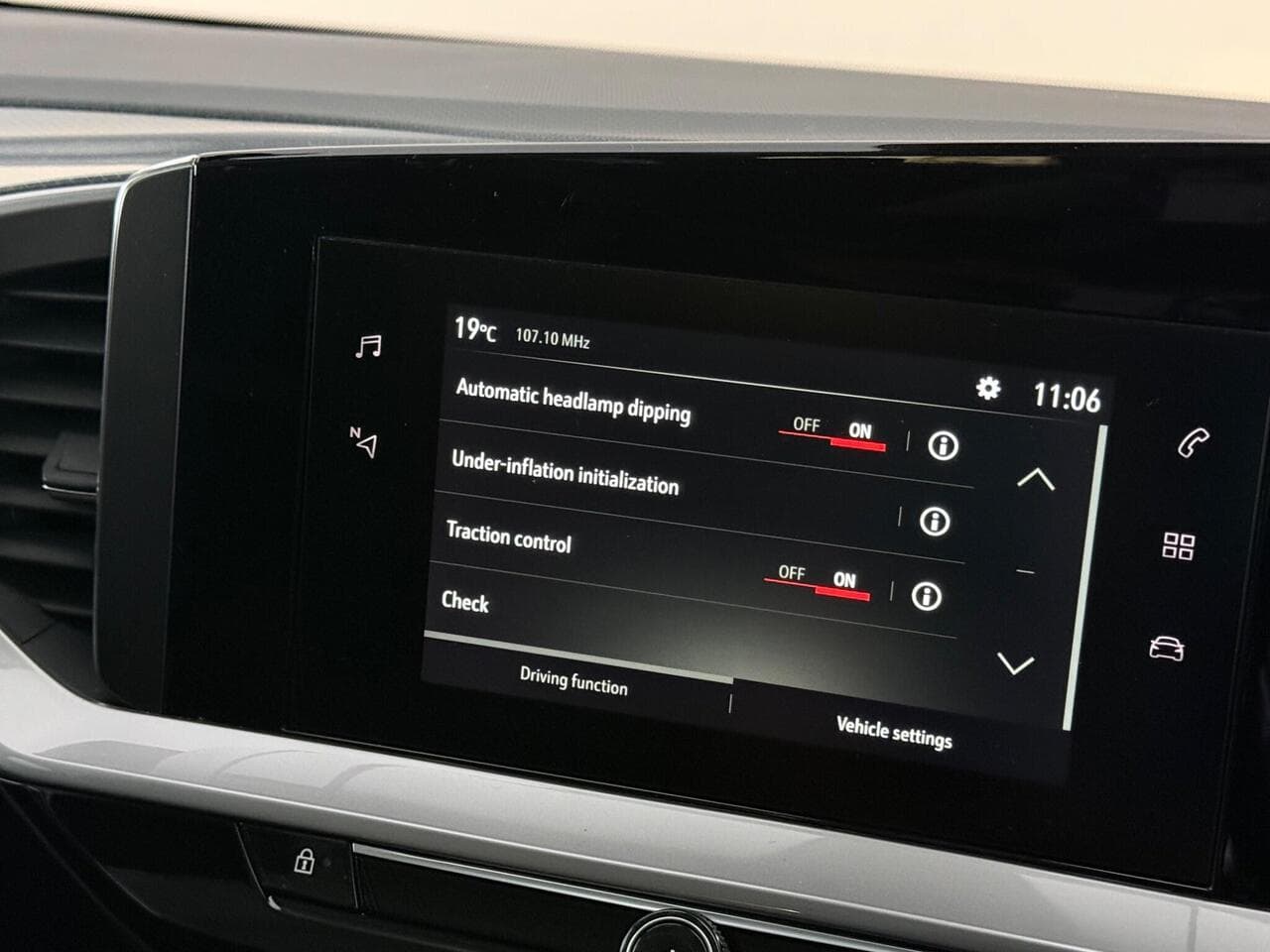 Vauxhall Mokka thumbnail Infotainment System