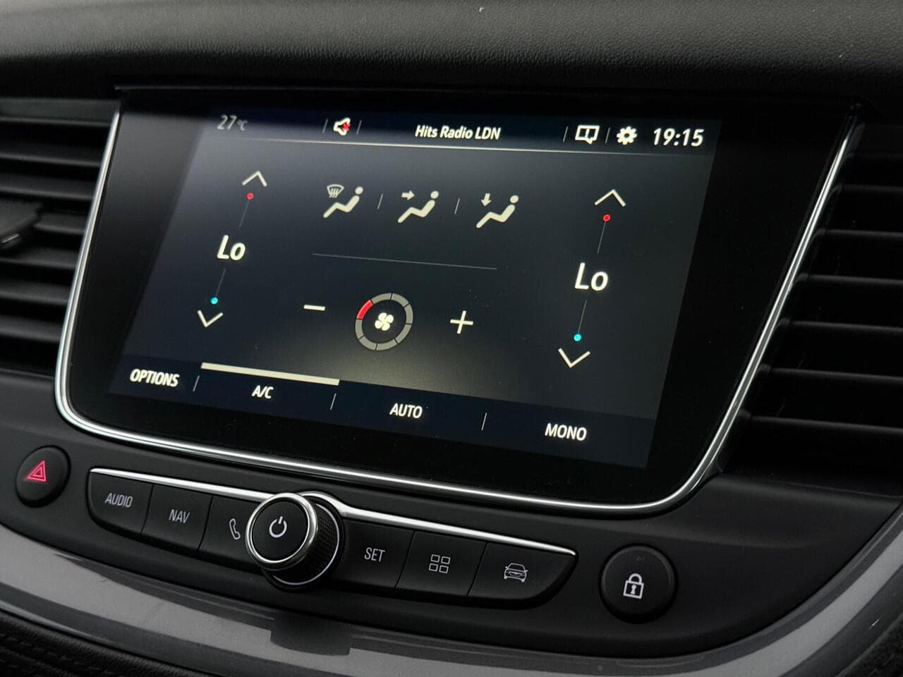 Vauxhall Grandland X thumbnail Infotainment System