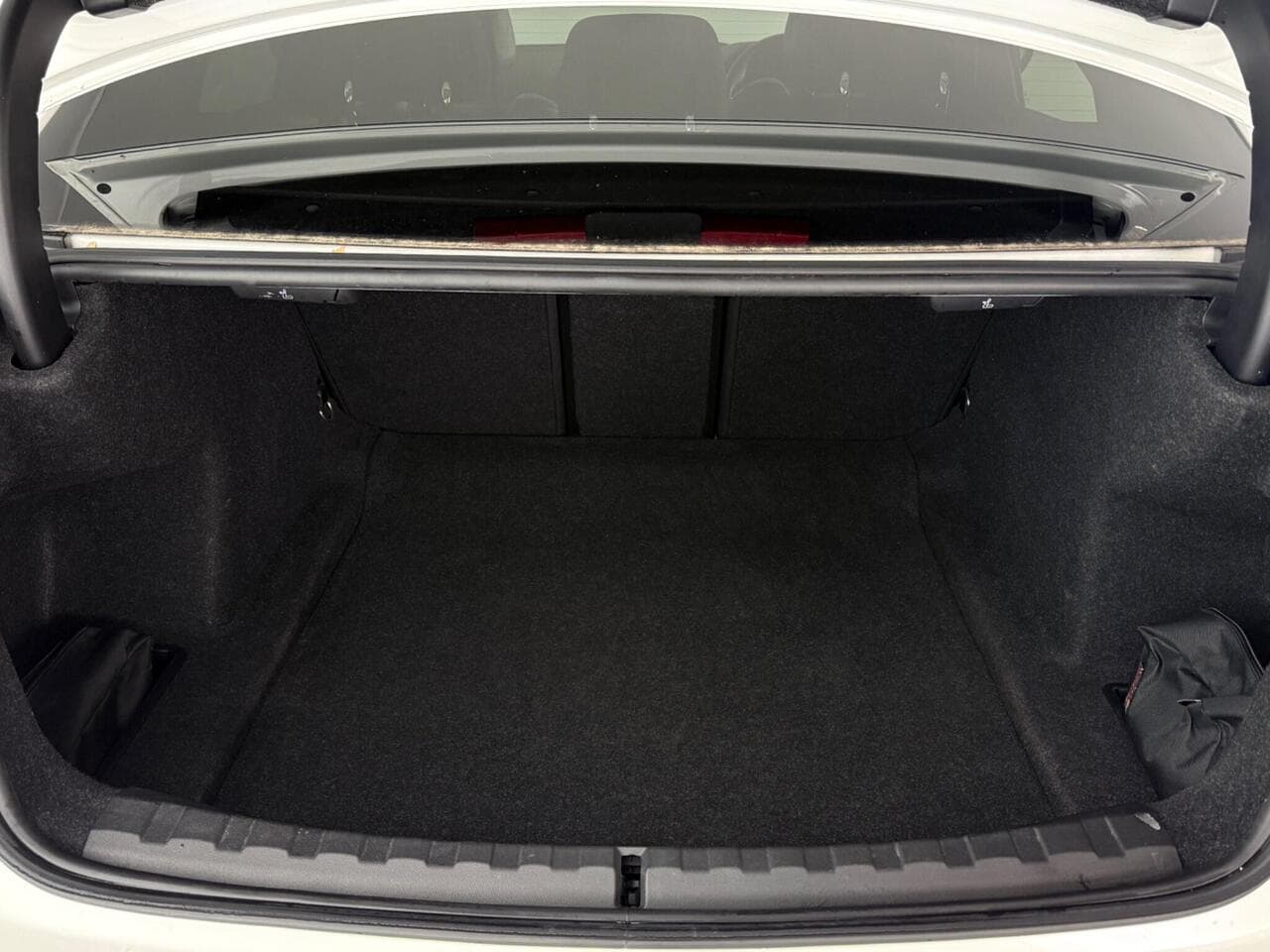 BMW 3 Series thumbnail Boot