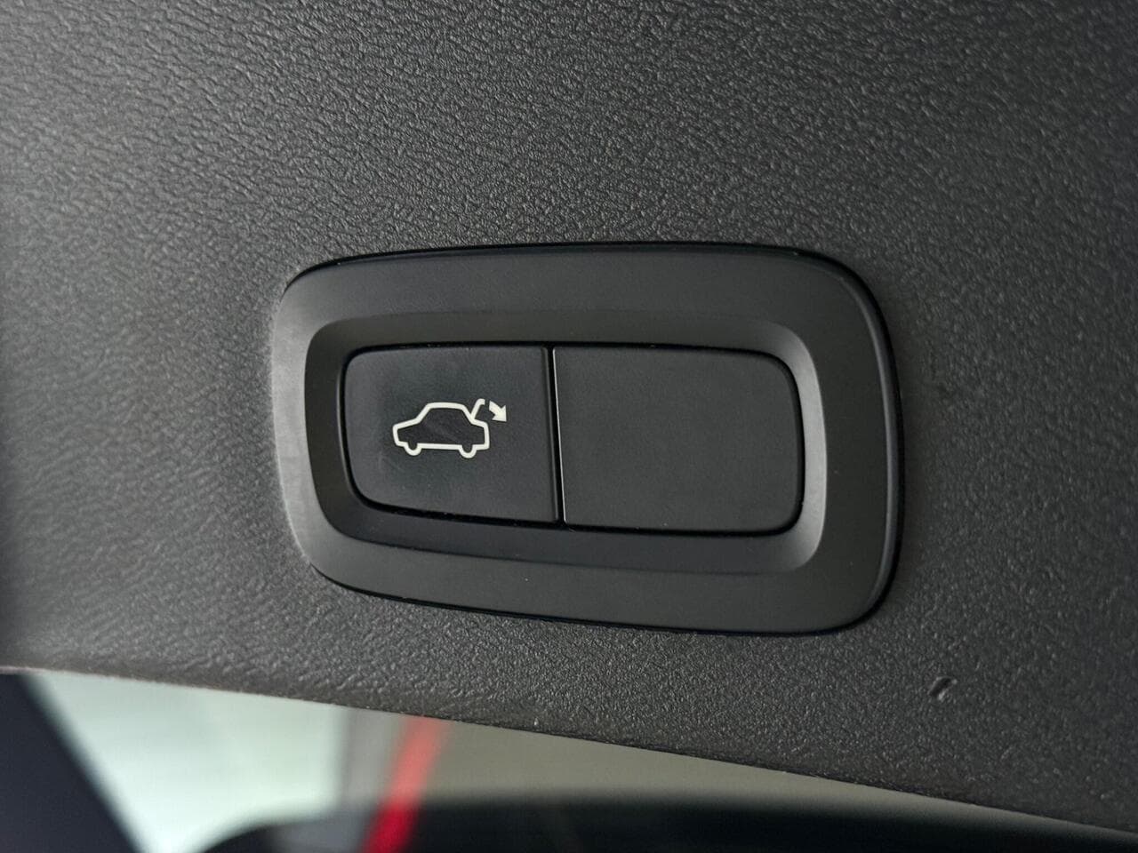 Volvo XC40 thumbnail Misc Controls