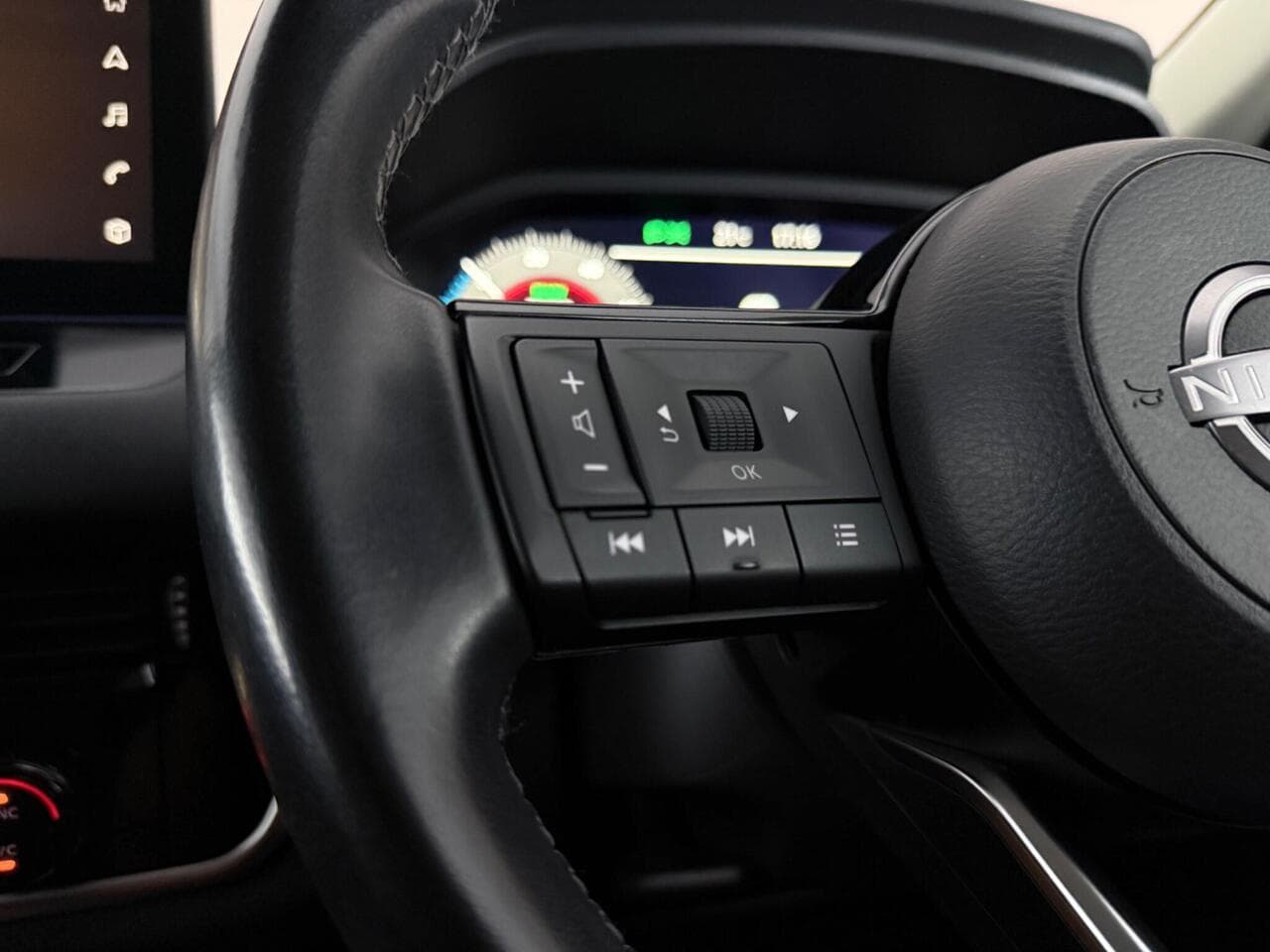 Nissan Qashqai thumbnail Misc Controls