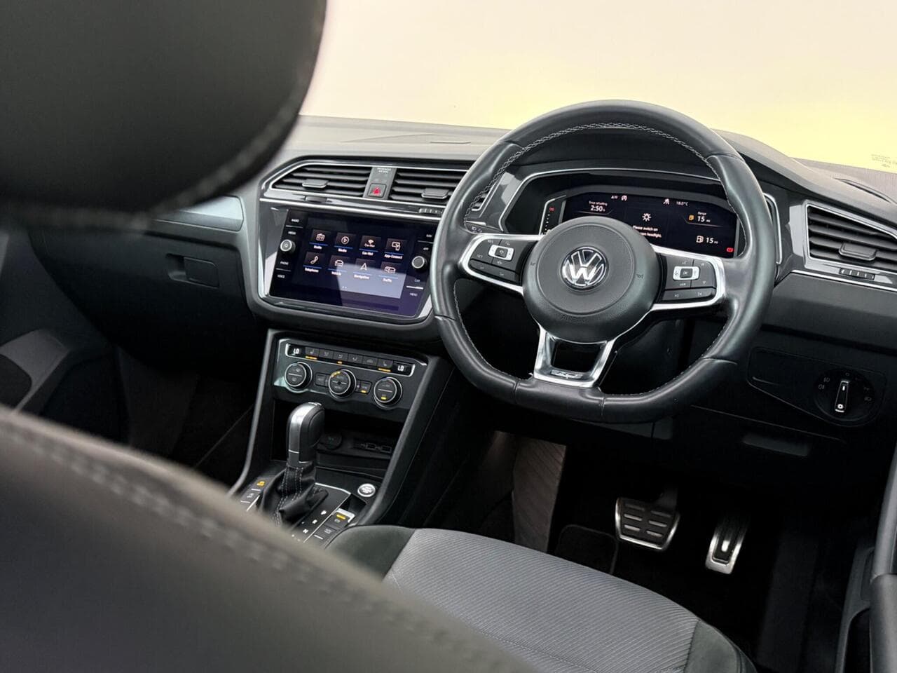 Volkswagen Tiguan thumbnail Interior Front