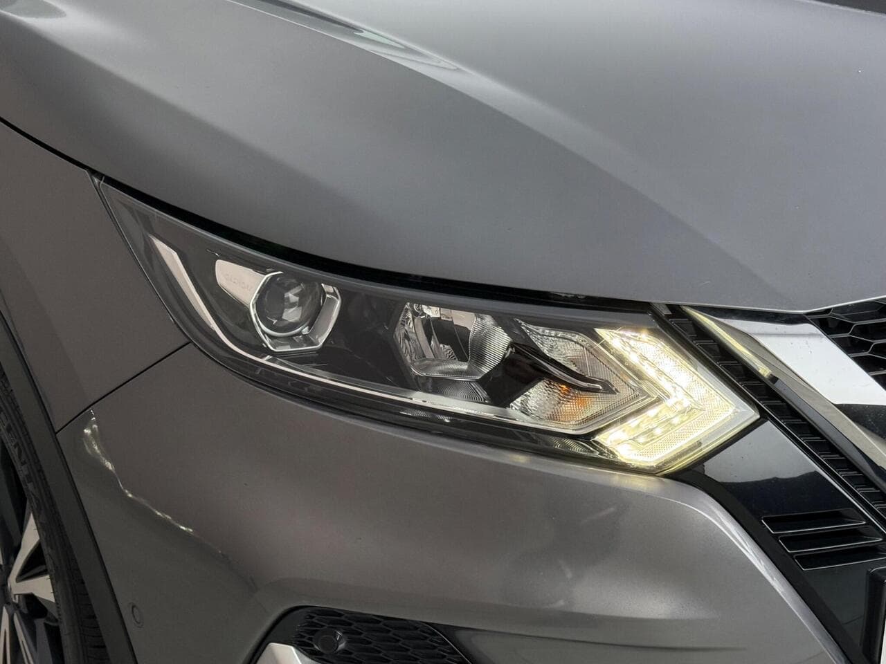 Nissan Qashqai thumbnail Lights Front