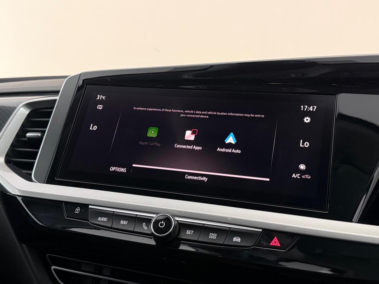 Vauxhall Grandland thumbnail Infotainment System