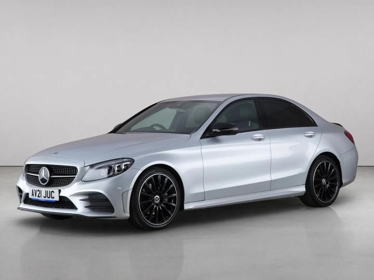 Mercedes-Benz C Class thumbnail Front Left