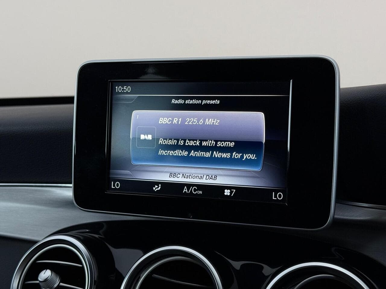 Mercedes-Benz C Class thumbnail Infotainment System