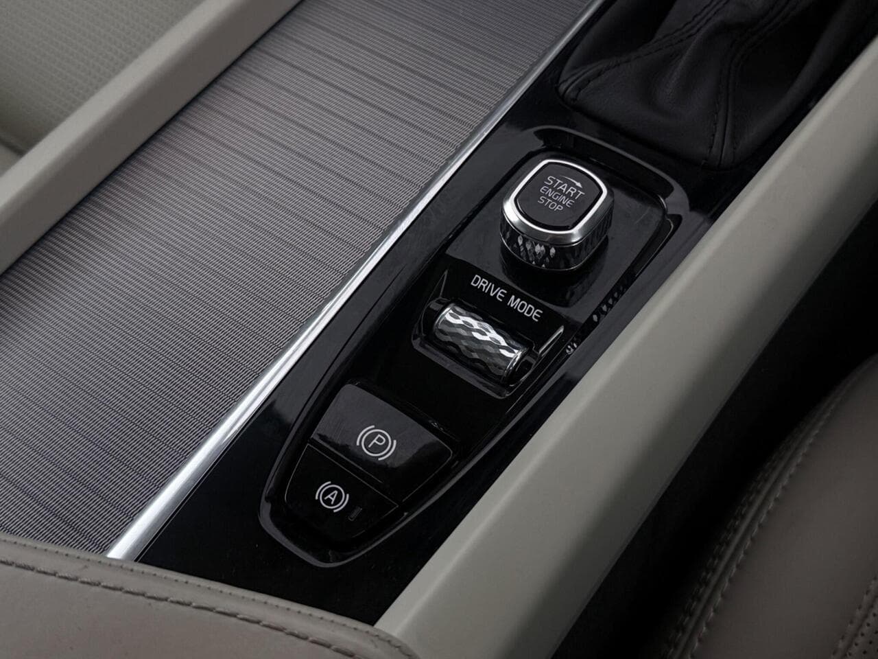 Volvo XC60 thumbnail Misc Controls