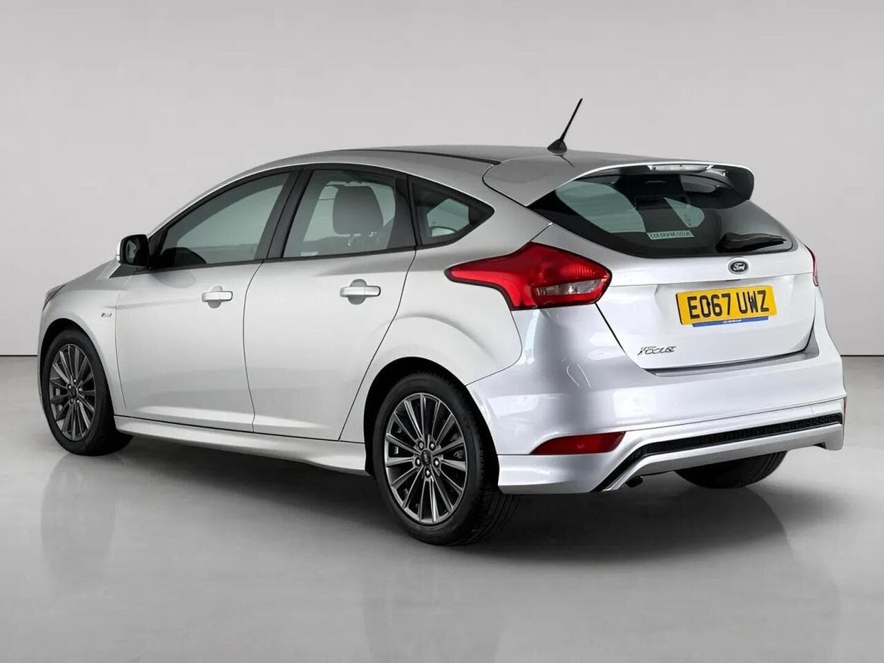 Ford Focus thumbnail Rear Left