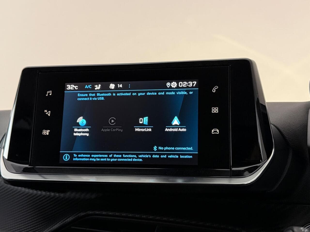 Peugeot 2008 thumbnail Infotainment System