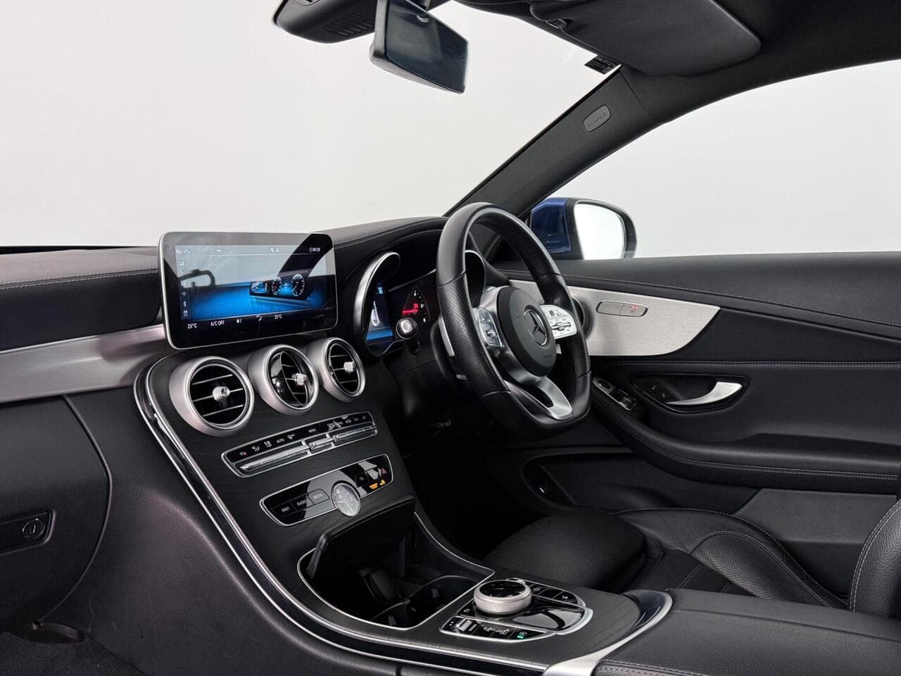 Mercedes-Benz C Class thumbnail Interior Front