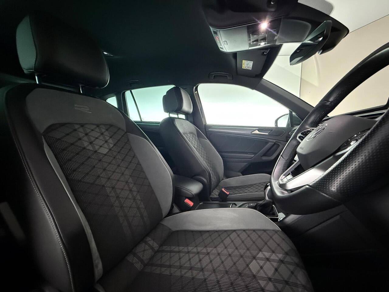 Volkswagen Tiguan thumbnail Seat Driver