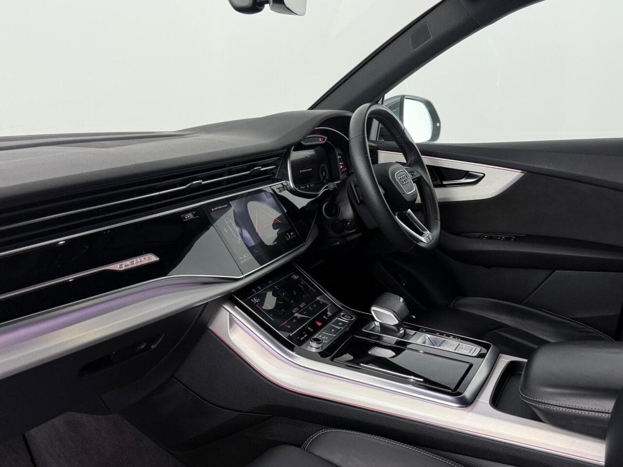 Audi Q8 thumbnail Interior Front