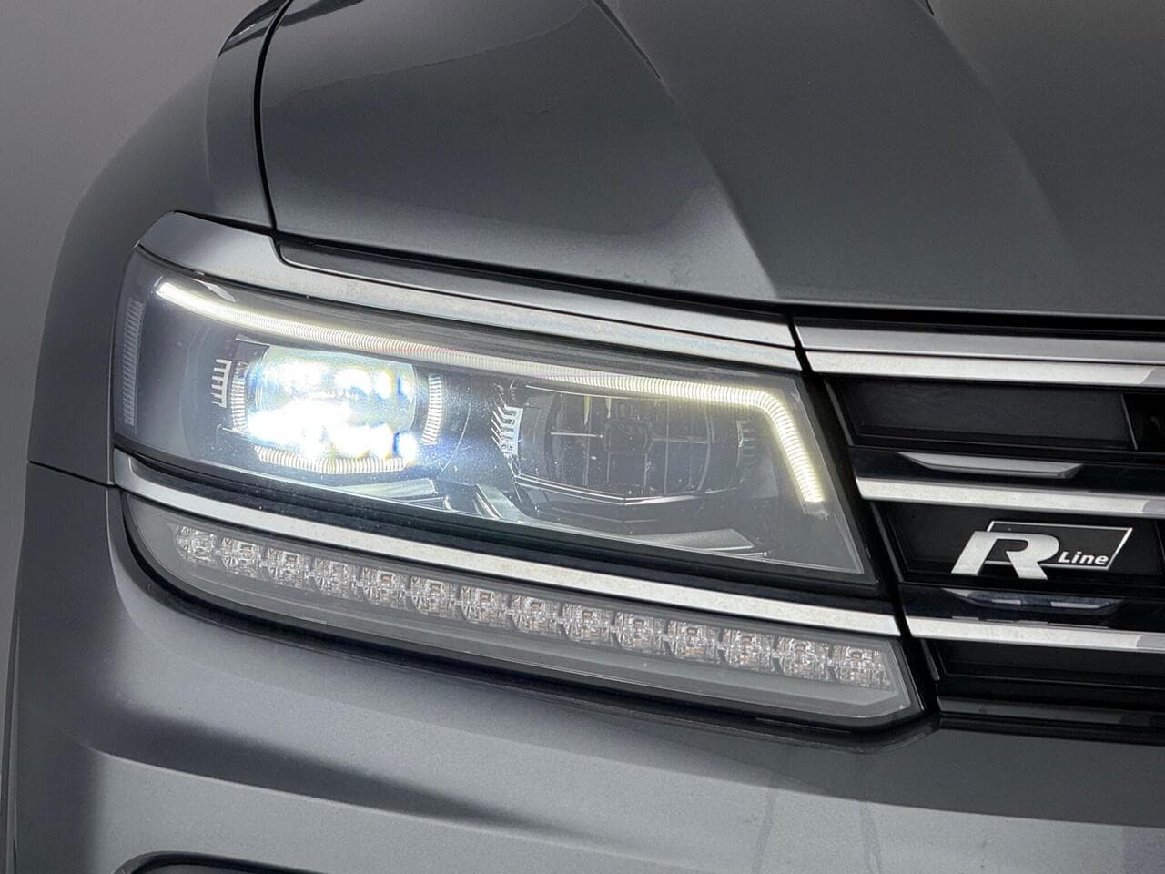 Volkswagen Tiguan thumbnail Lights Front