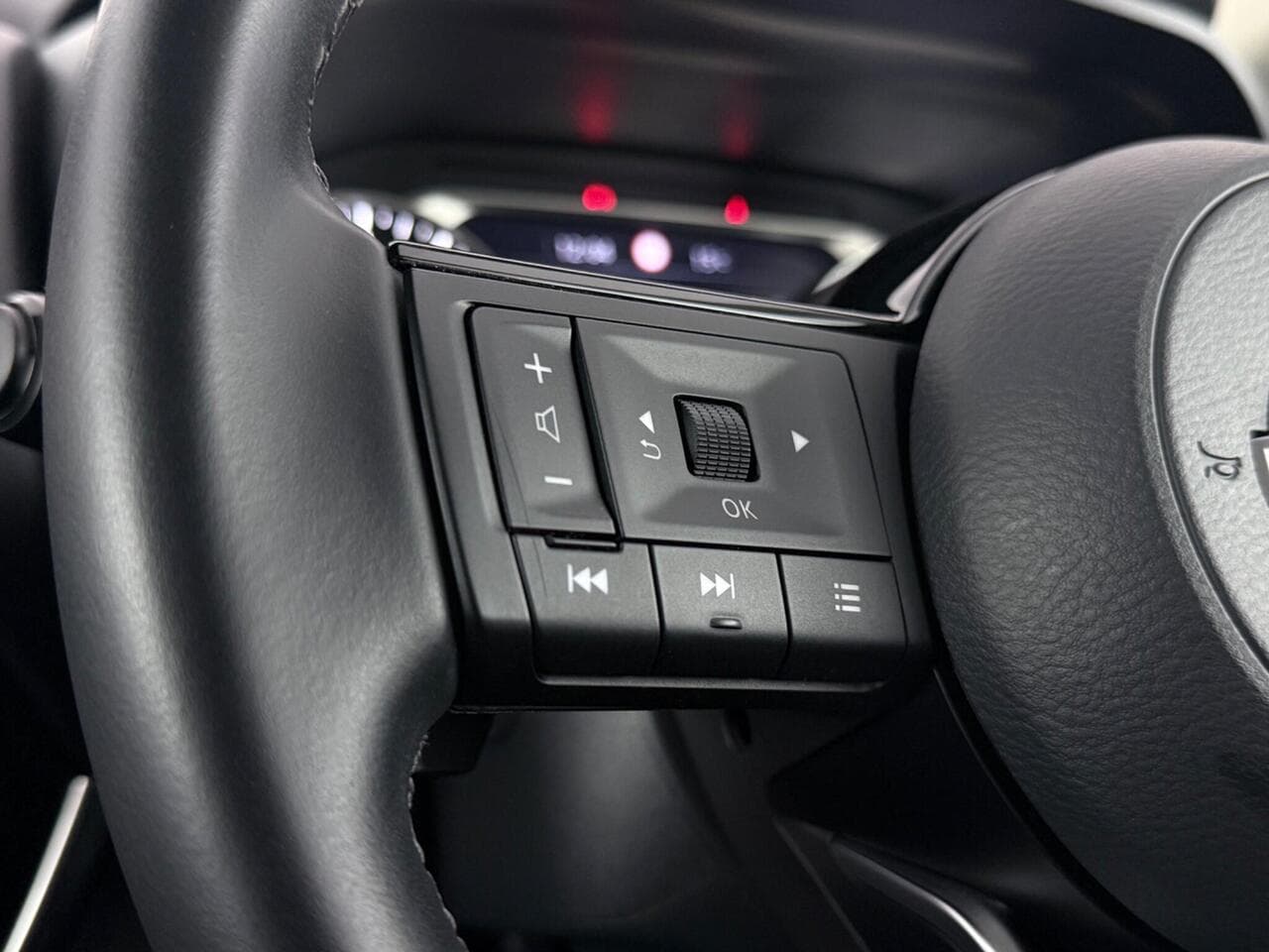 Nissan Qashqai thumbnail Misc Controls