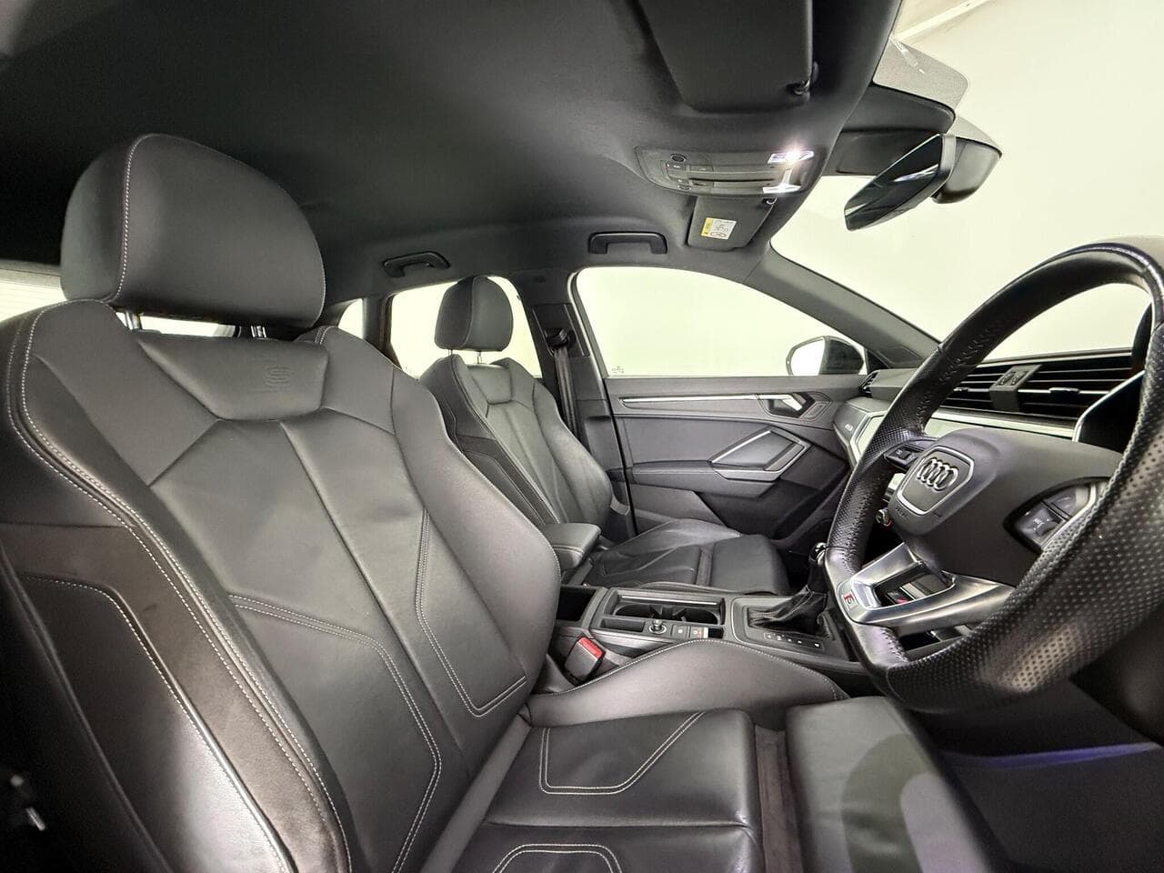 Audi Q3 thumbnail Seat Driver