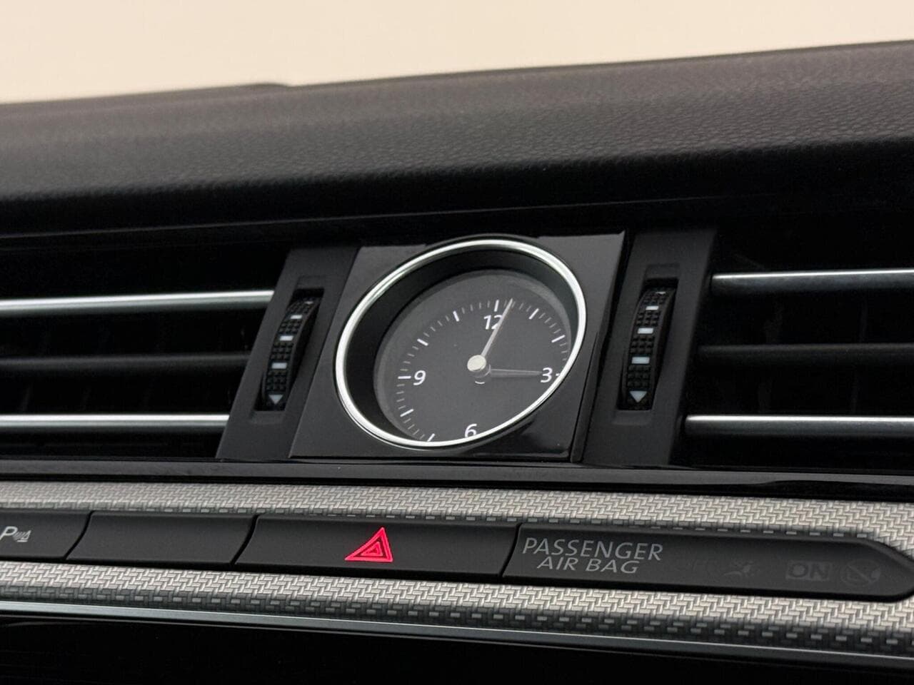 Volkswagen Arteon thumbnail Driver Instruments
