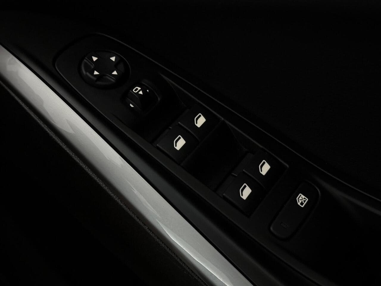 Vauxhall Grandland thumbnail Misc Controls