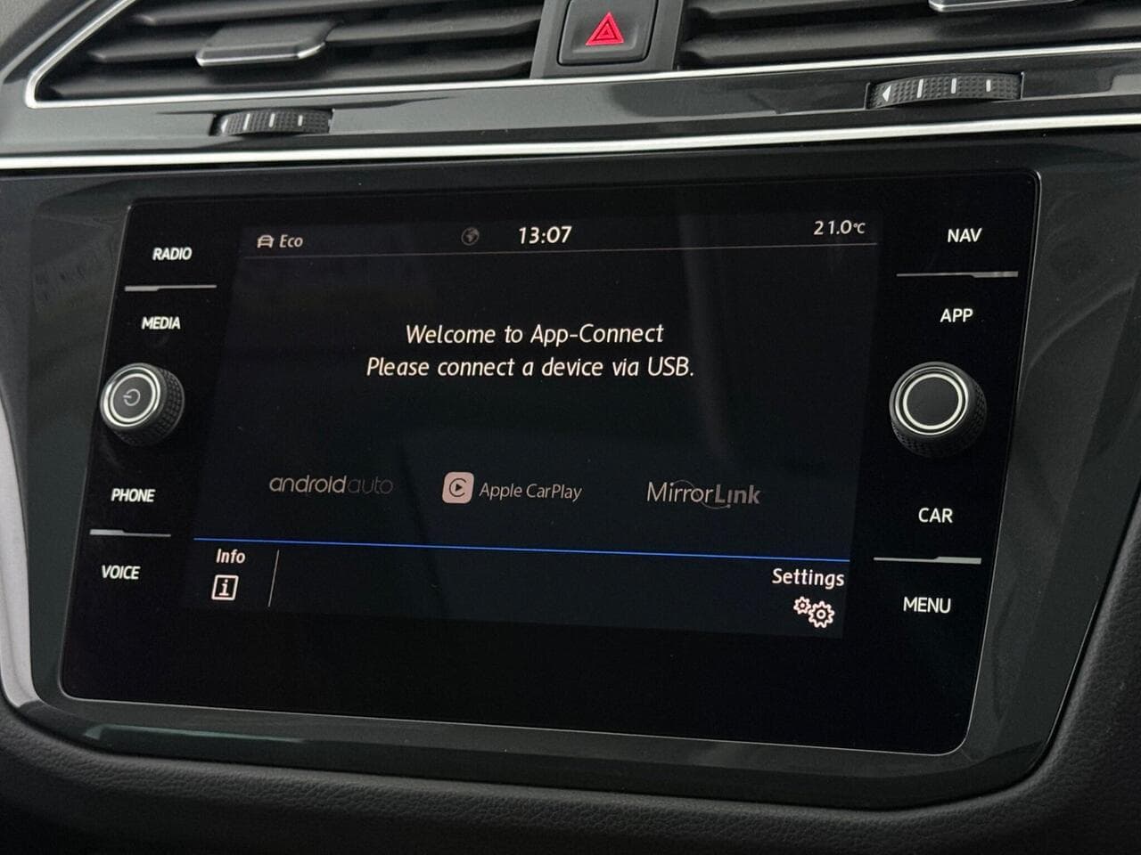 Volkswagen Tiguan thumbnail Infotainment System