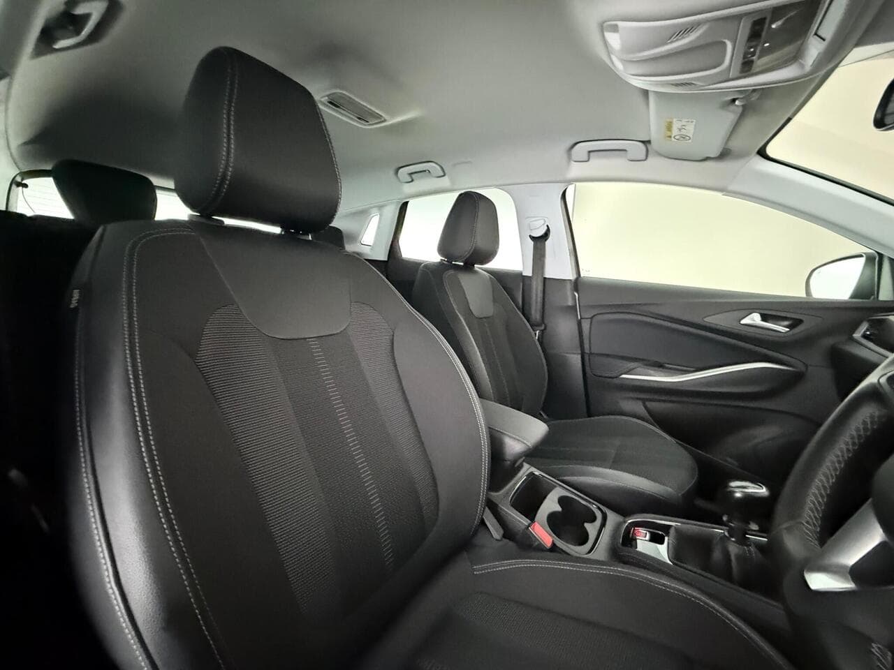 Vauxhall Grandland thumbnail Seat Driver