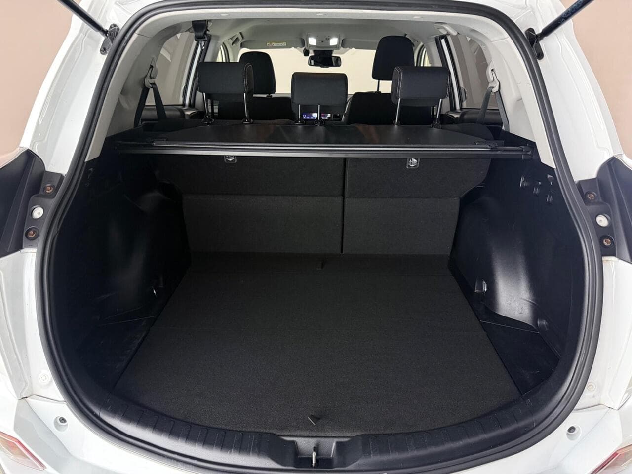 Toyota RAV4 thumbnail Boot