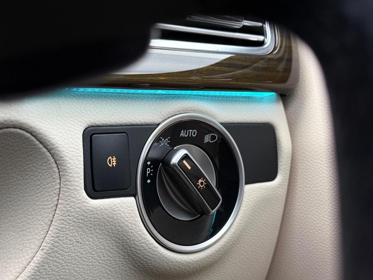 Mercedes-Benz CLS thumbnail Misc Controls