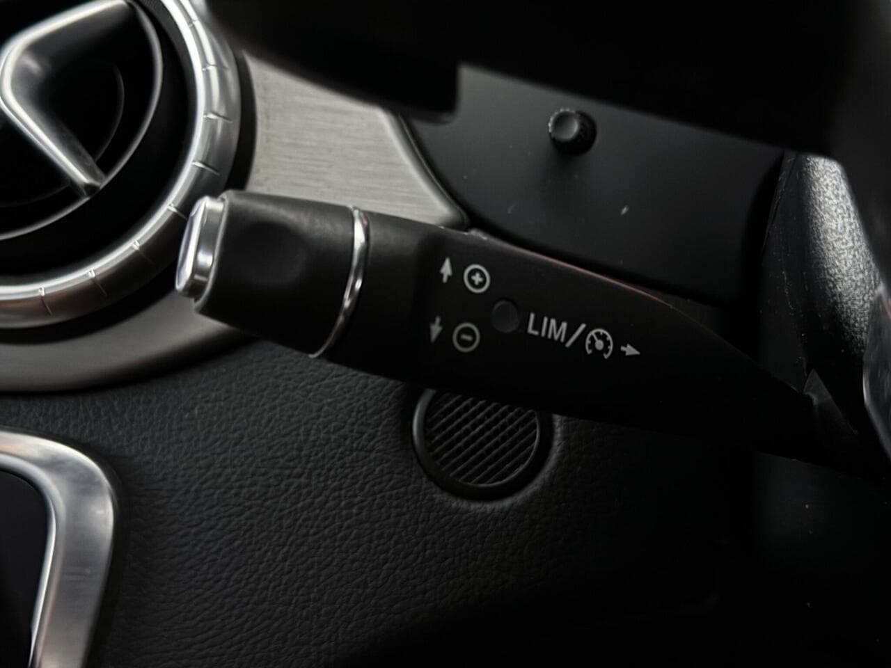 Mercedes-Benz CLA thumbnail Misc Controls