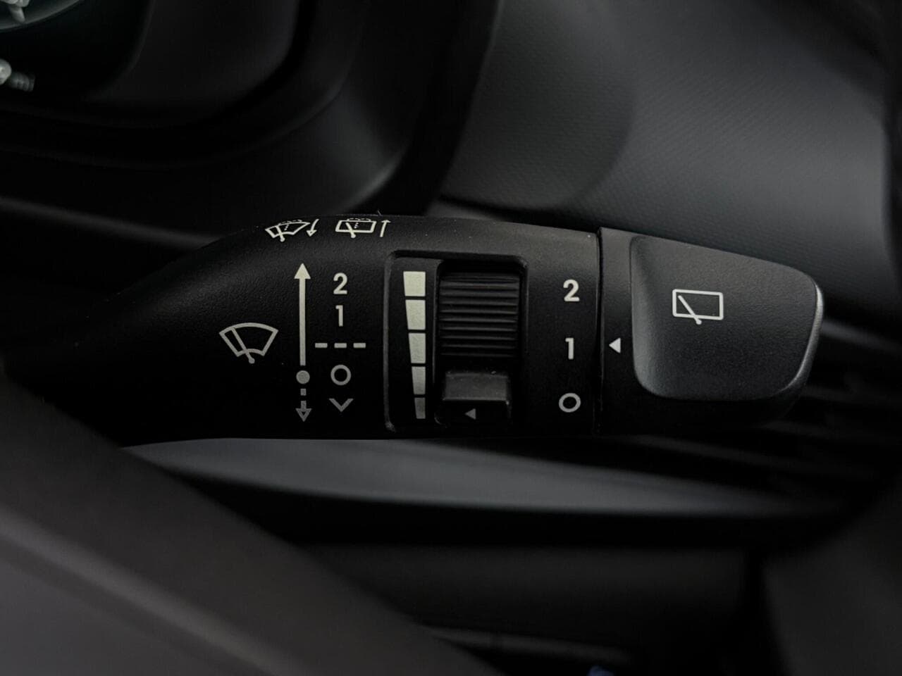 Hyundai i20 thumbnail Misc Controls